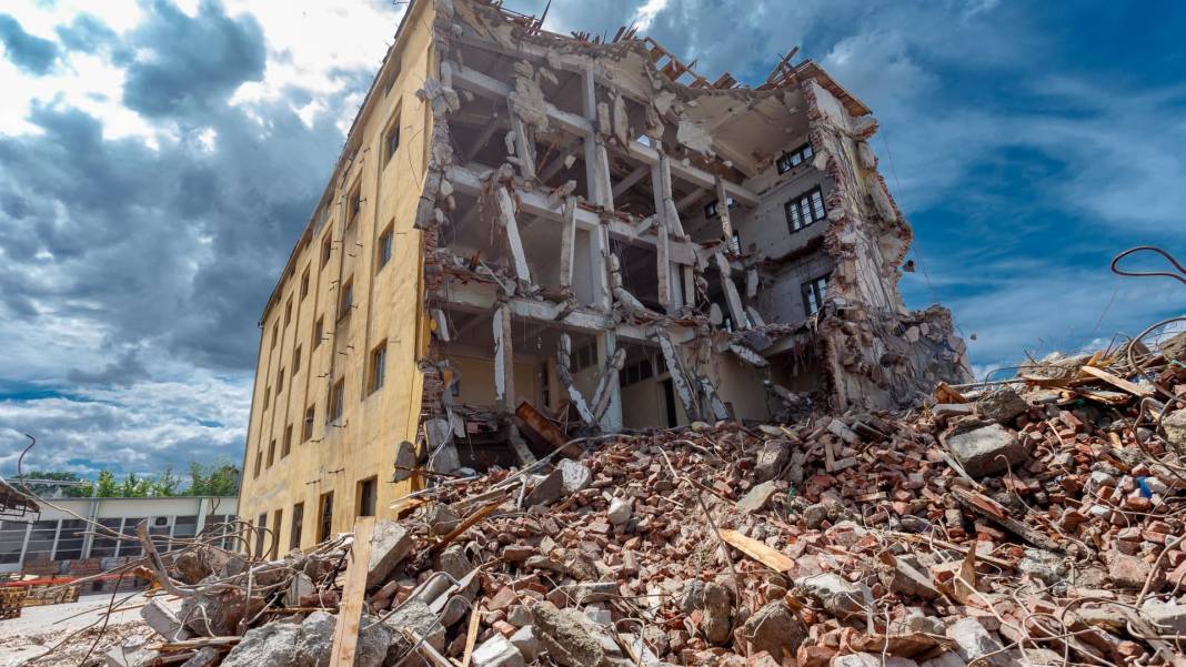 Gözler olası İstanbul depremine çevrilmişken Şener Üşümezsoy asıl tehlike altındaki bölgeyi açıkladı 7